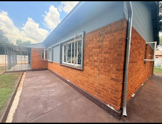 3 BEDROOM HOUSE FOR SALE IN VANDERBIJLPARK CW 2